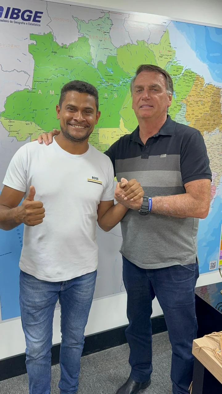 Francisco Mello cumprimentando Jair Bolsonaro